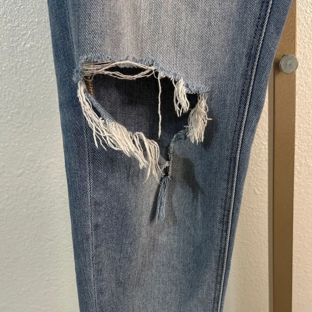 American Eagle Outfitters Women's mom jeans-Light Blue- Ripped - Size 2 - Picture 3 of 9
